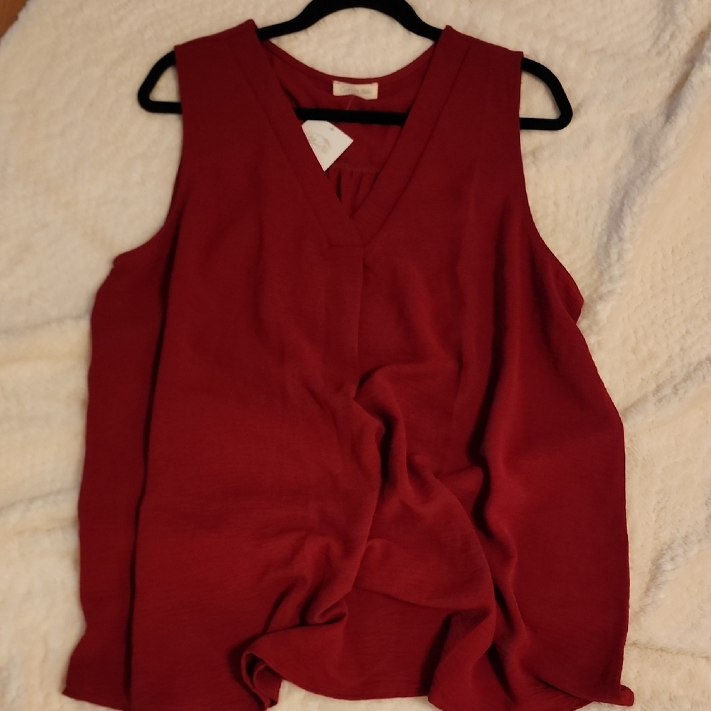 Relaxed Red Tank Top with Sleeveless Design